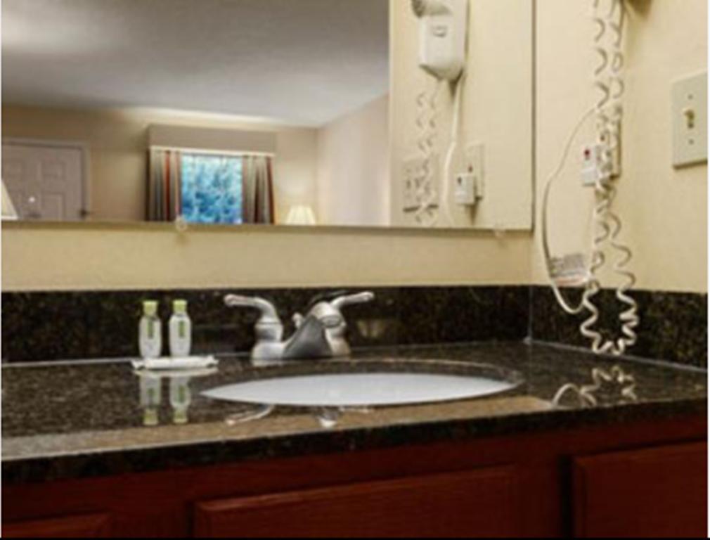 Baymont By Wyndham Eden Motel Room photo