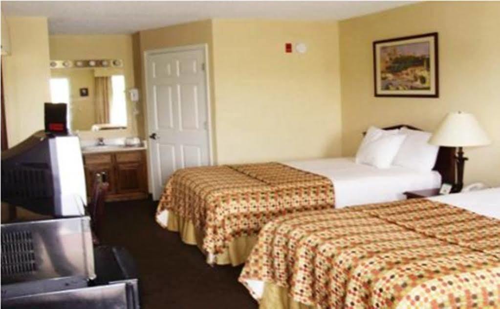 Baymont By Wyndham Eden Motel Exterior photo