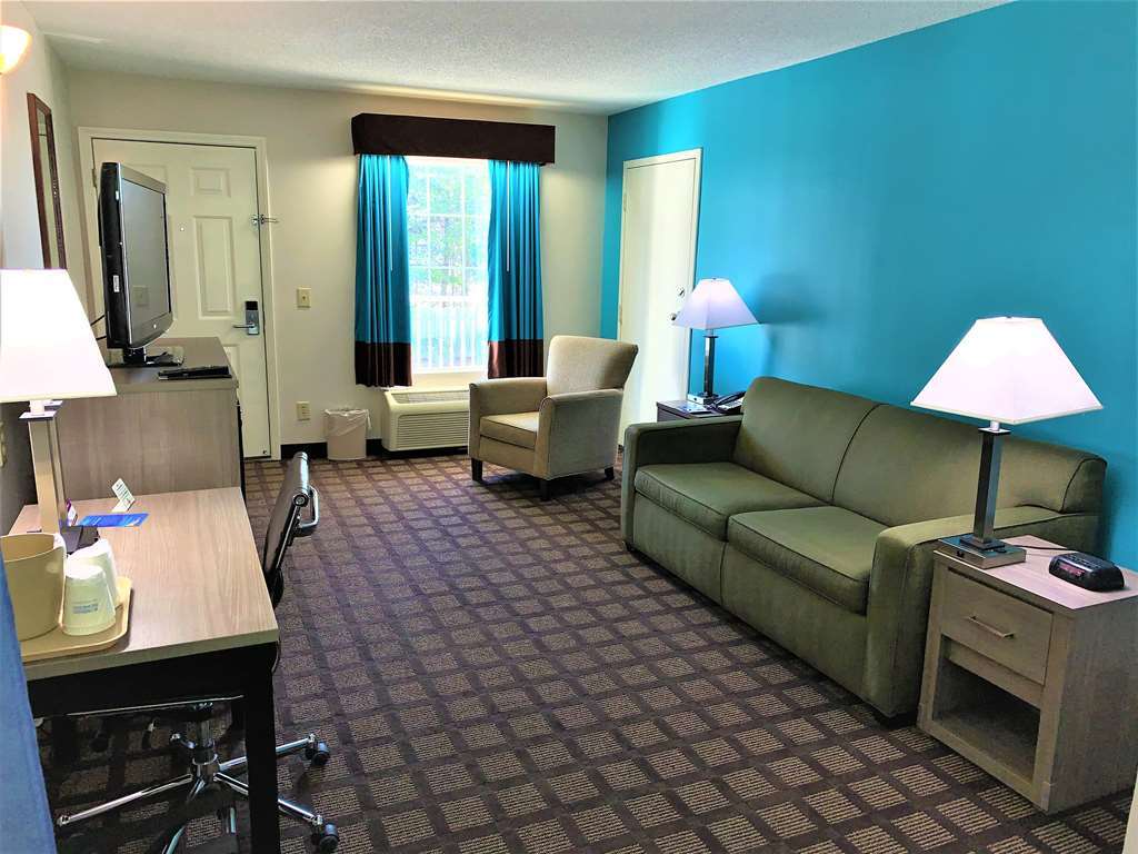 Baymont By Wyndham Eden Motel Room photo